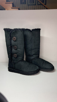 UGG Black Bailey Button Triplet Boot size 9
