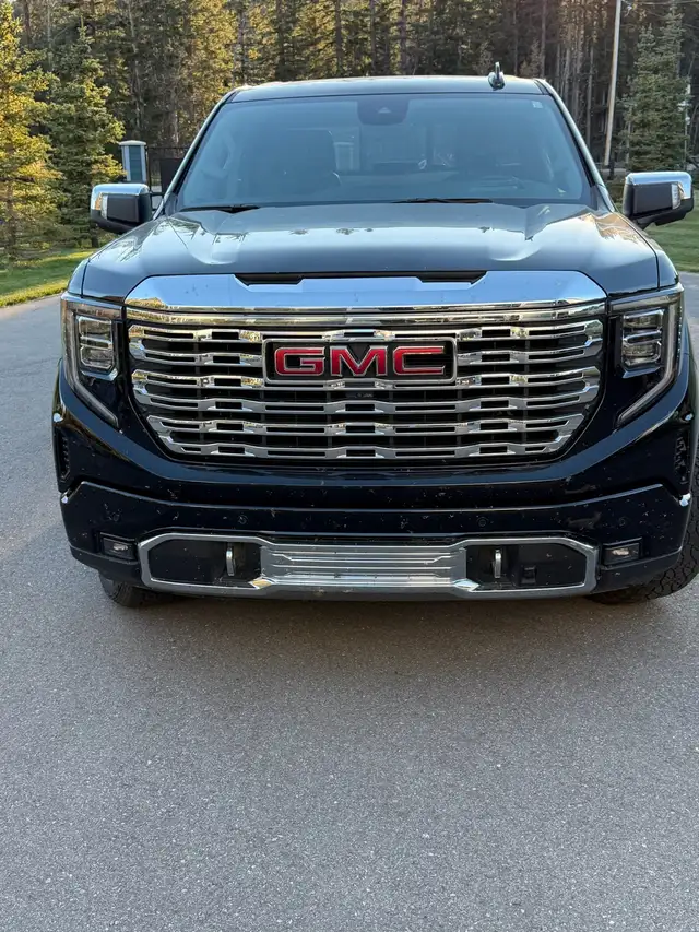 2023 GMC Denali w Ext Warr & winter tires