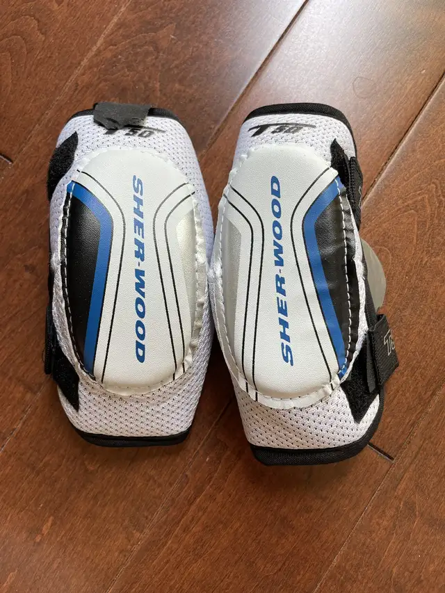 Hockey sherwood elbow pad Youth Large (New) in Other in Calgary - Image 2