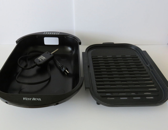 WEST BEND HEART SMART ELECTRIC INDOOR GRILL GREAT SHAPE in Toasters & Toaster Ovens in Oshawa / Durham Region - Image 2