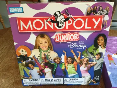 MONOPOLY DISNEY 20 $ 5 a 8 ans jeu bilingue - -Monopoly junior 15 $ bilingue comme NEUF -MONOPOLY Ba...