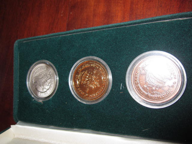 1995 Windsor Ont. Riverboat Casino Coin Set in Dispaly Case in Arts & Collectibles in London - Image 4