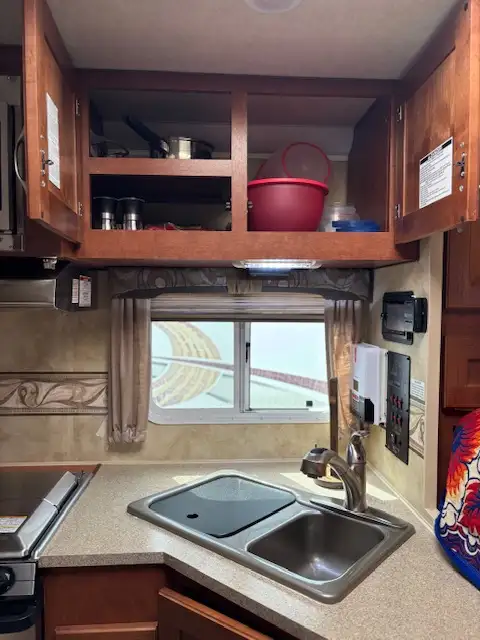 2015 Northwood Arctic Fox 811 Truck Camper in Travel Trailers & Campers in Lloydminster - Image 9