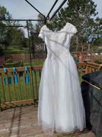 Size 8 - 10 Wedding Dress with Veil
