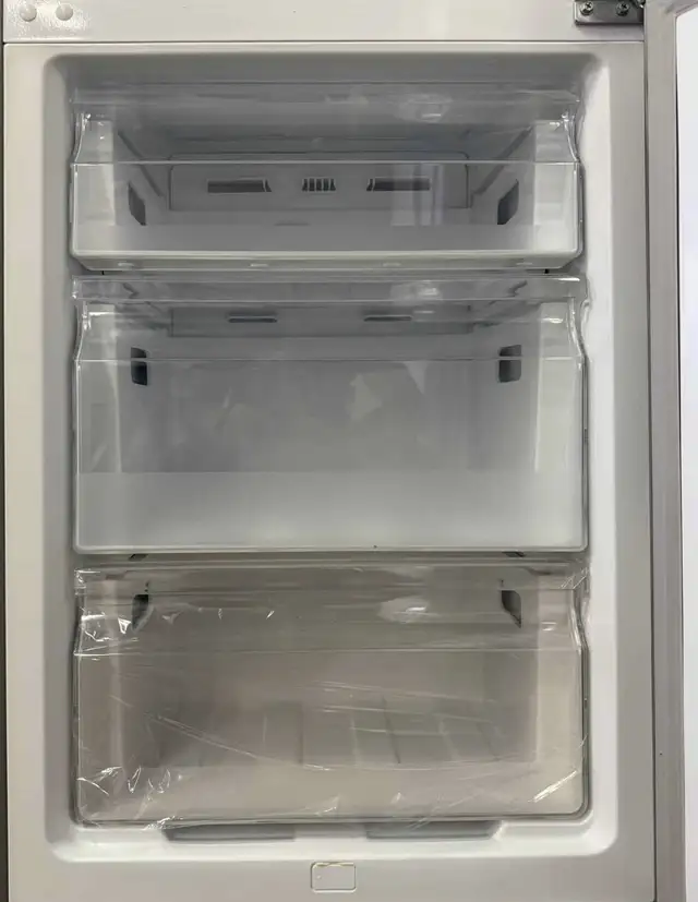 Apartment Size Refrigerator “ELECTROLUX” H73/W24/D27 in Refrigerators in City of Toronto - Image 4