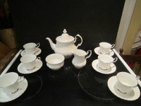 Royal Albert CHANTILLY fine bone china TEA SET for 6
