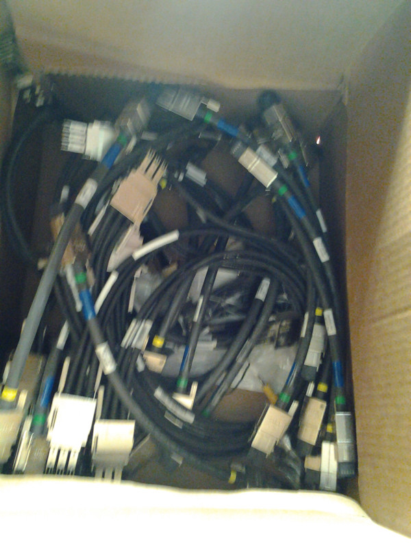 Cisco CAB-SPWR-30CM Stack Power Cable 37-1122-01 thousands cable dans Câbles et connecteurs  à Ville de Montréal