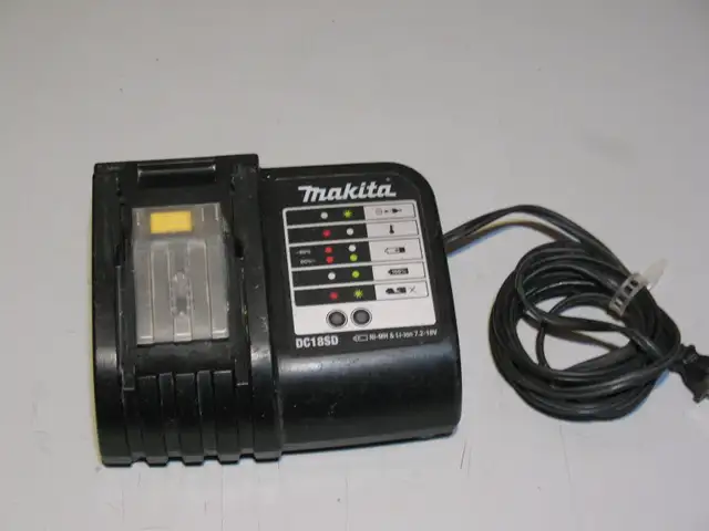 Makita, DeWalt, and Ridgid 18 Volt Battery Chargers, LIKE NEW in Power Tools in City of Toronto - Image 2