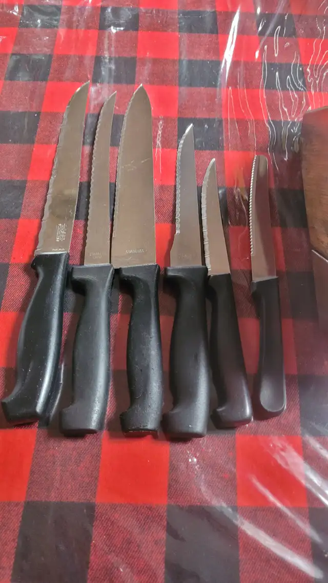 KNIFE BLOCK PRICE FIRM CASH ONLY KELLIGREWS in Other in St. John's - Image 6