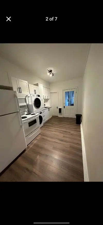 4 ½ bien située dans Saint-Roch au 30 Rue Saint-Joseph O, Québec, QC G1K 1W6 Joli appartement au cœu...