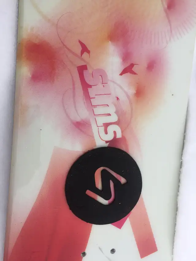 Almost New Women's SIMS Snowboard 146cm in Snowboard in City of Montréal - Image 3