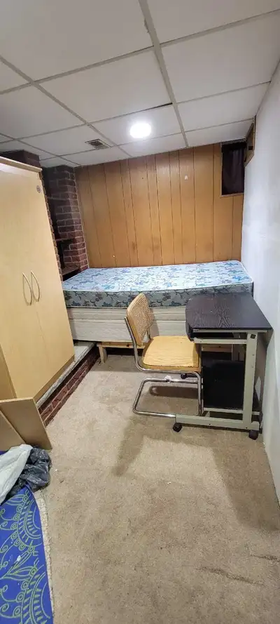 Available now ready to move in. Looking for Couples/Students/ international welcome/ working profess...