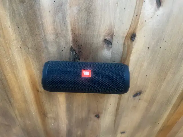 JBL Bluetooth speaker FLIP4 in Speakers in Gatineau - Image 2