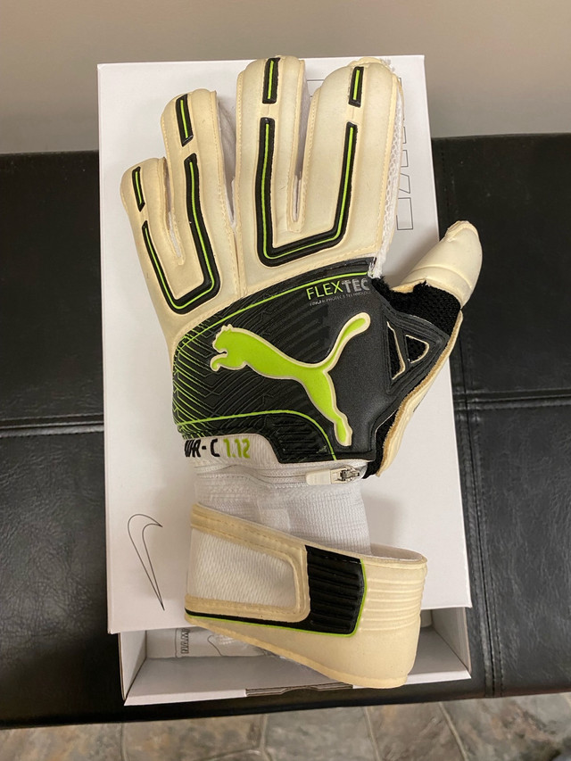 White green and black puma soccer goalie gloves  in Soccer in Winnipeg