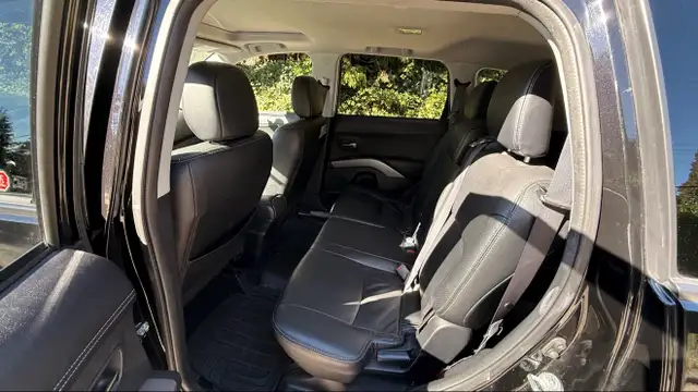 2012 Mitsubishi Outlander XLS V6 AWD — $7,900