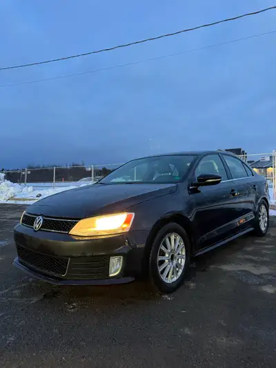 2012 Volkswagen Jetta GLI – Very well maintained run and drive very smooth comes with 4 winter tires...