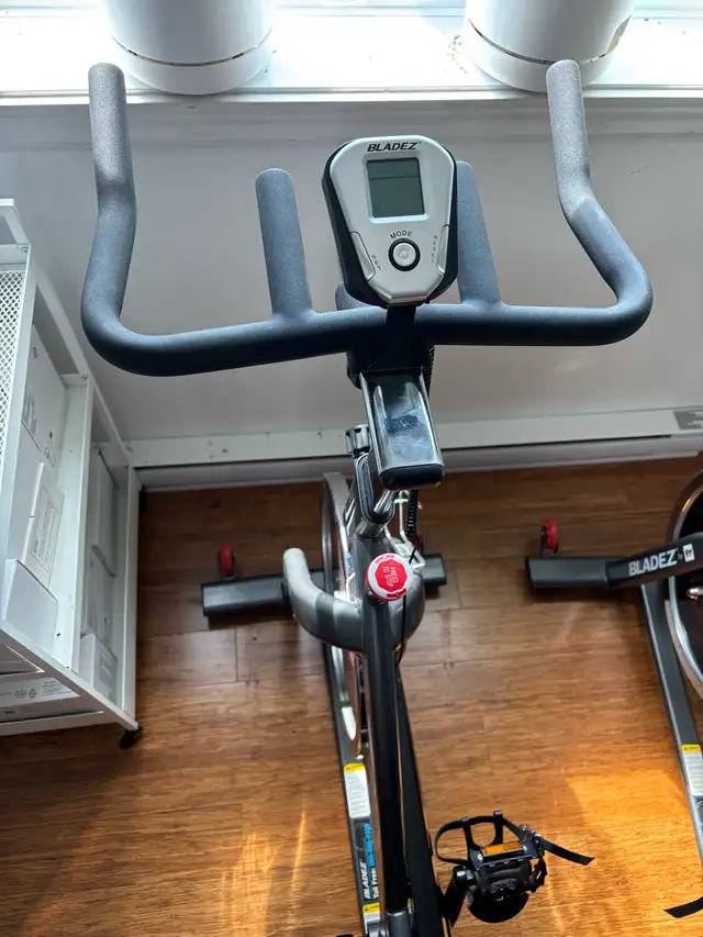 Vélo stationnaire BLADEZ 400IC – Très bon état in Exercise Equipment in Longueuil / South Shore - Image 4