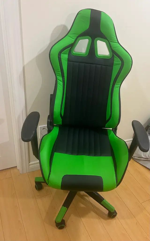   Game chair in Chairs & Recliners in Markham / York Region - Image 3