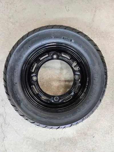 ROUE HONDA NAVI 110 MONTÉ AVEC PNEU 100/90-10 COMME NEUF PRIX DEMANDÉ : $130.00