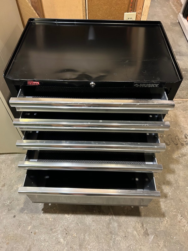 HUSKY 27INCH W TOOL STORAGE CHEST AND ROLLING COMBO Tool