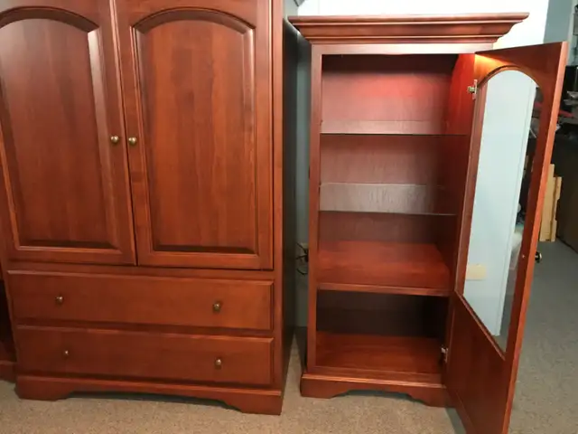Meuble (commode) 250$ et 2 petits meubles vitrés 125$chaque in Dressers & Wardrobes in Sherbrooke - Image 7