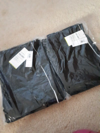 BRAND NEW Old Navy active pants(factory sealed bag)
2 pairs for