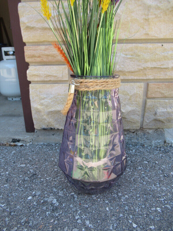 Light-up Vase with Artificial Flowers in Home Décor & Accents in Oshawa / Durham Region - Image 2