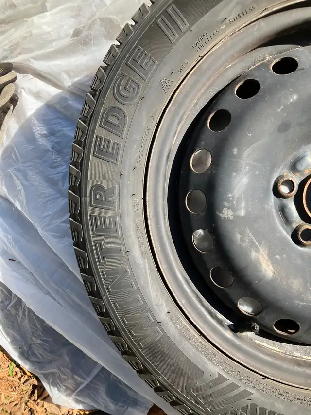 17” Snow tires on rims in Tires & Rims in Owen Sound - Image 4