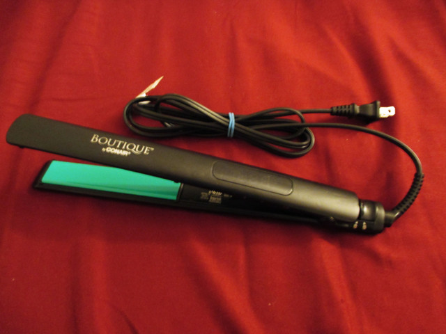Conair Boutique 1” Straightener 400 Degrees Fahrenheit dans Santé et besoins spéciaux  à Ville de Montréal