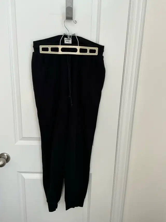 Sunday Best Waffle Knit Sweatpants  in Women's - Bottoms in Markham / York Region - Image 2