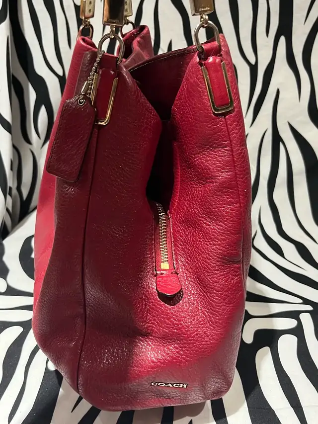 Authentic Vintage Coach Phoebe Red Leather shoulder Bag in Women's - Bags & Wallets in City of Toronto - Image 7