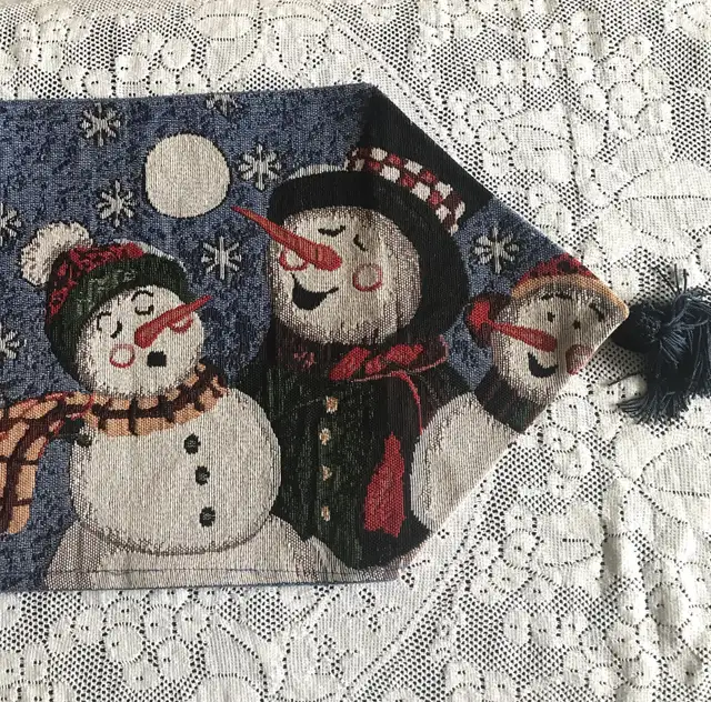Vtg 90s Snowman Tapestry Table Runner with Tassels in Home Décor & Accents in Ottawa - Image 5