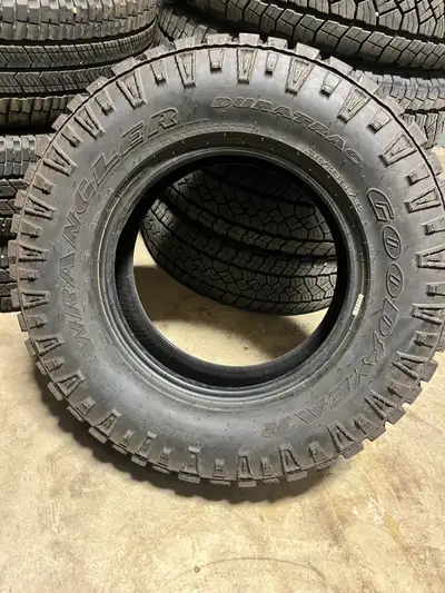 I am selling a Goodyear Wrangler Duratrac tire, size 265/70R17LT. This is a used tire but it is in g...