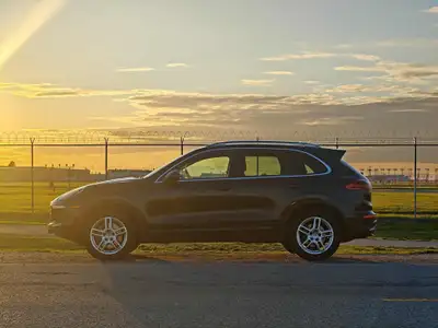 For sale is our 2016 Porsche Cayenne diesel in Dark Blue Metallic. It was originally purchased at Po...