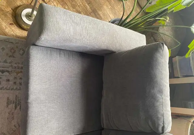  Sofa with Chaise559280976781660161