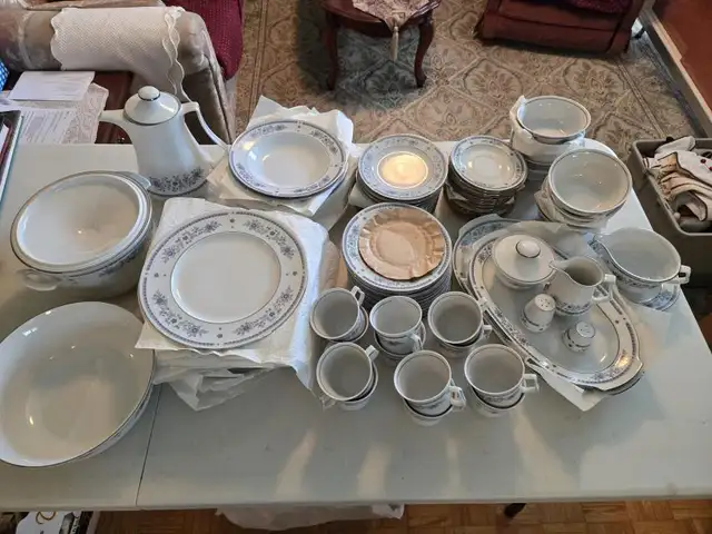 JL Menau Dinner Set