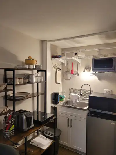 STUDENTS ONLY:  Student Room with kitchenette near downtown.