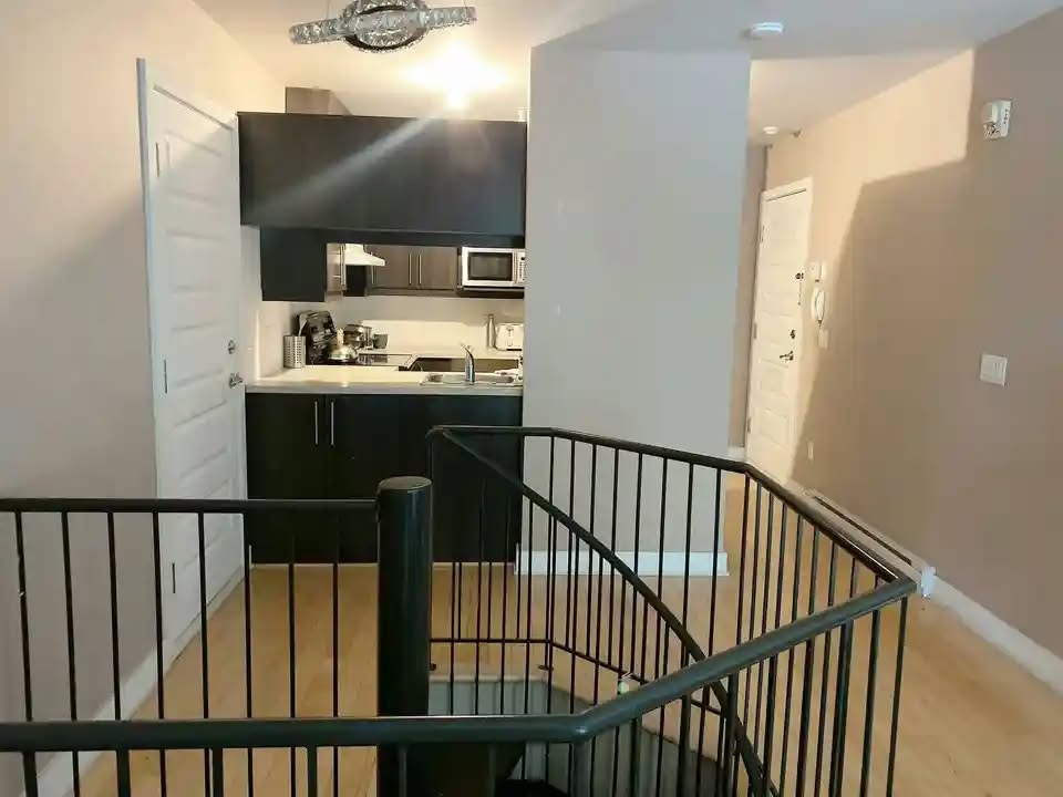 2 floor 2 bedroom condo great location — photo 2