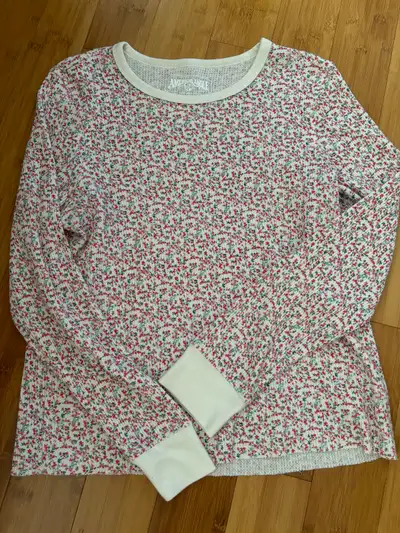 American eagle woman’s size x large! Excellent condition, smoke free home! $15