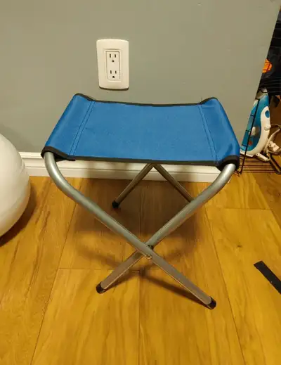 Portable folding stool. Blue fabric seat, silver metal frame. Lightweight and easy to store. Maximum...