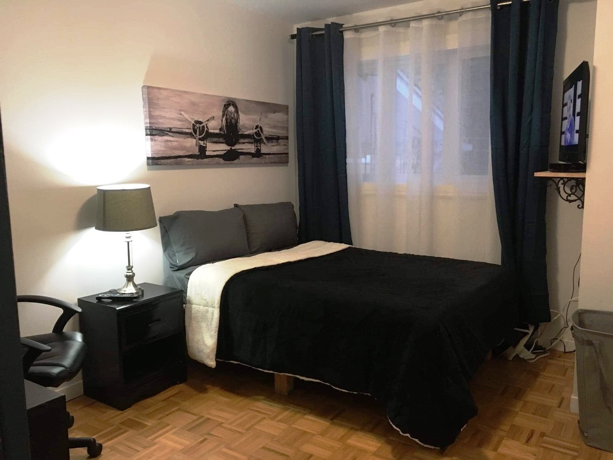 Chambre de luxe à louer, Val-D'or, câble, internet, meublé — photo 3
