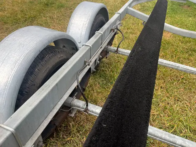 Road Runner Boat Trailer, 21ft to 24ft boat in Powerboats & Motorboats in Regina - Image 9