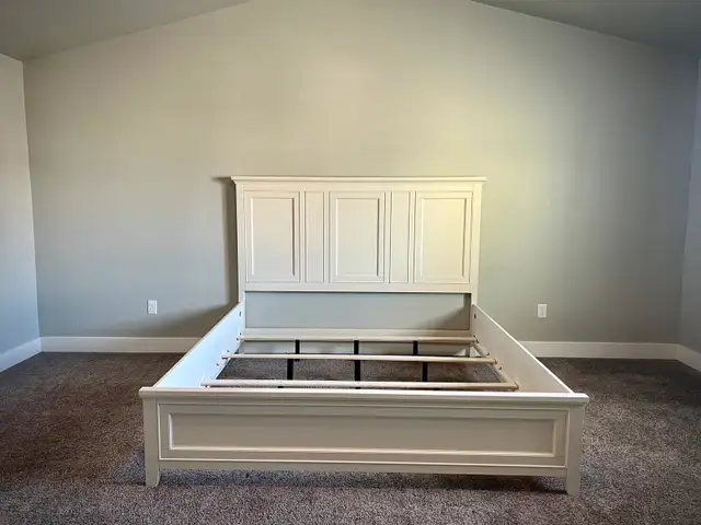 KING BED FRAME – SOLID WOOD, EXCELLENT CONDITION in Beds & Mattresses in Mississauga / Peel Region - Image 3