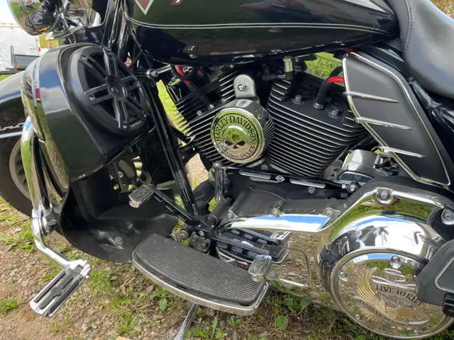 2011 Road King many add-ons(negotiable) in Touring in Oakville / Halton Region - Image 9
