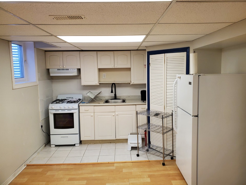 Unfurnished 1 Bedroom Basement Apartment for Rent 2