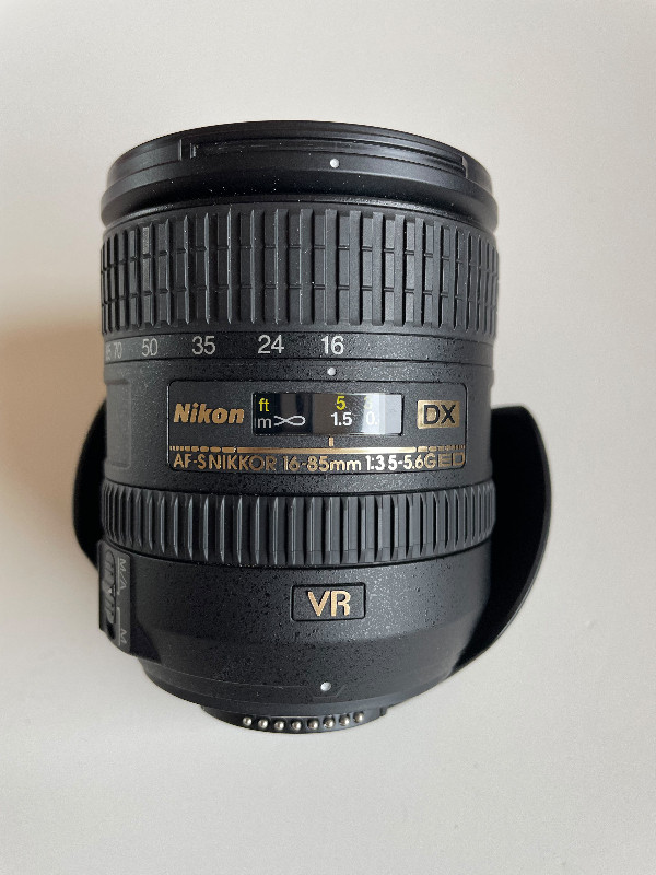 Objectif Nikon NIKKOR AF-S DX 16-85mm f/3.5-5.6 VR dans Appareils photo et caméras  à Ville de Montréal