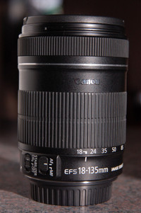 CANON ZOOM LENS  EF-S 18-135MM 1:3.5-5.6 IS MINT CONDITION,APS-C