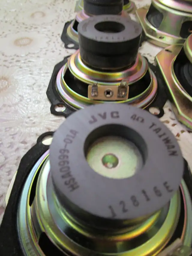 Speakers 40 Watt JVC Stereo Set 6 Each in General Electronics in Markham / York Region - Image 3