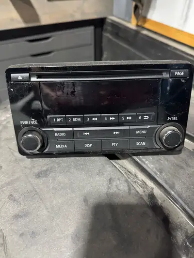 Mitsubishi AM FM Radio Receiver Single Disc CD Player 8701A405 Lancer Rvr Outlander sport