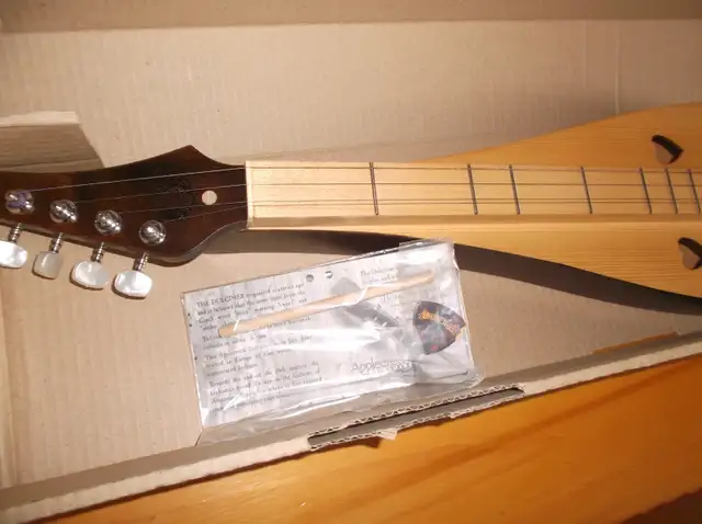 Apple creek acd100 DULCIMER in Guitars in Sherbrooke - Image 3